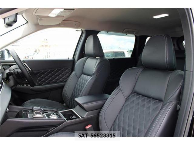 Mitsubishi OUTLANDER PHEV 2023-01 8457226-29