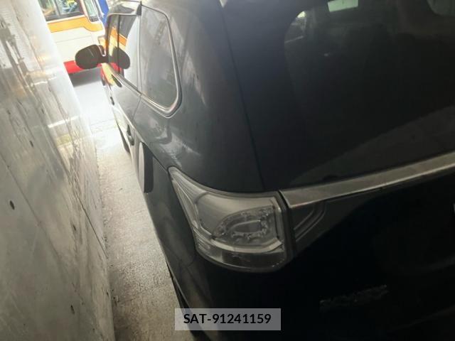 Mitsubishi OUTLANDER PHEV 2014-01 8458170-2