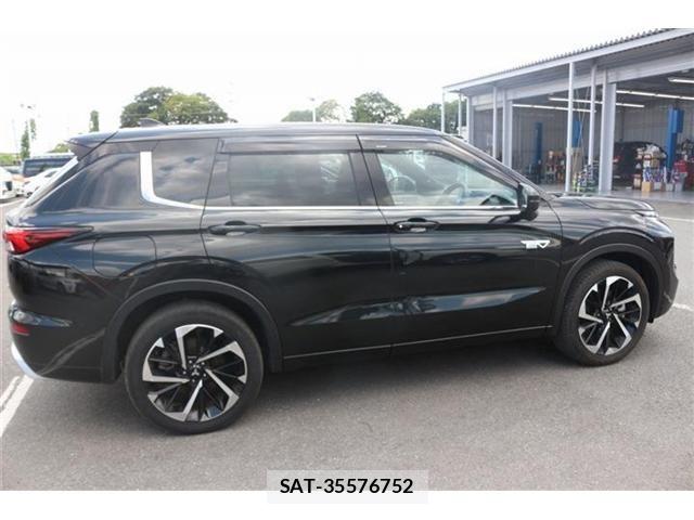 Mitsubishi OUTLANDER PHEV 2022-01 8485901-3