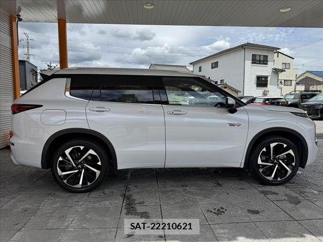 Mitsubishi OUTLANDER PHEV 2022-06 8485902-10