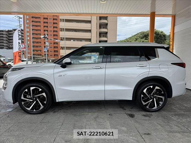 Mitsubishi OUTLANDER PHEV 2022-06 8485902-11
