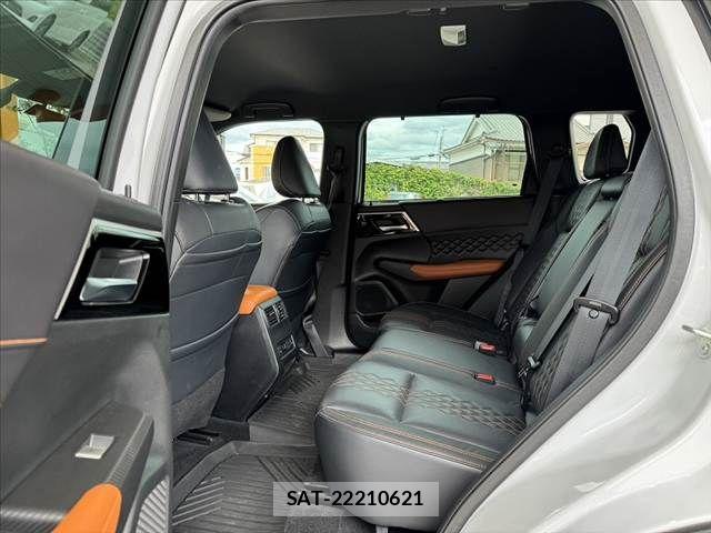 Mitsubishi OUTLANDER PHEV 2022-06 8485902-18