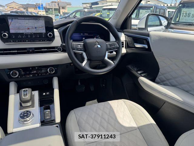 Mitsubishi OUTLANDER PHEV 2022-08 8485903-12