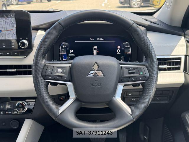 Mitsubishi OUTLANDER PHEV 2022-08 8485903-13