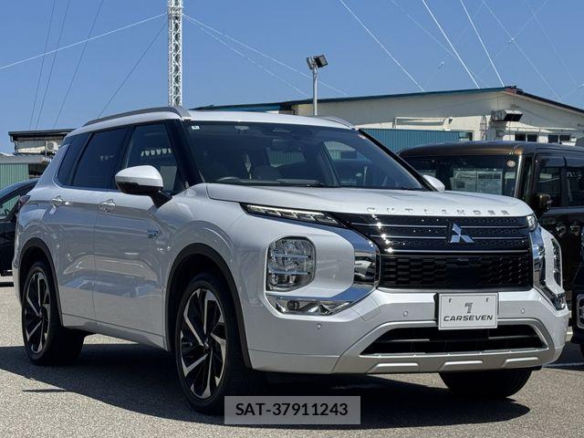 Mitsubishi OUTLANDER PHEV 2022-08 8485903-4