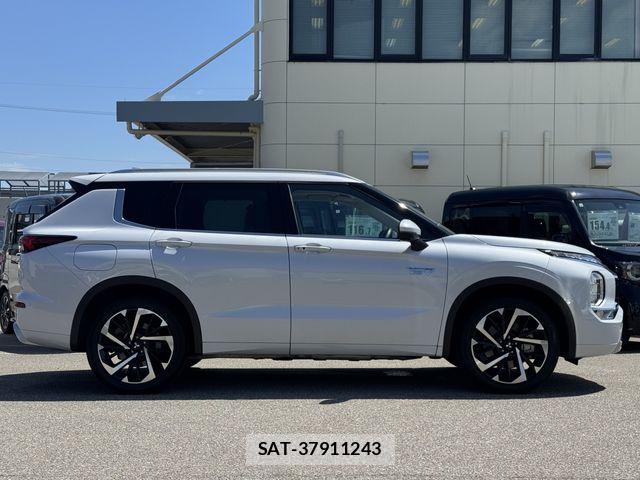 Mitsubishi OUTLANDER PHEV 2022-08 8485903-5