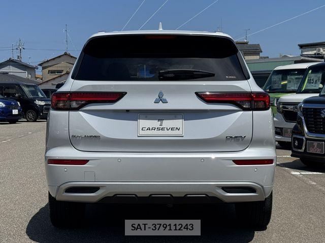 Mitsubishi OUTLANDER PHEV 2022-08 8485903-6