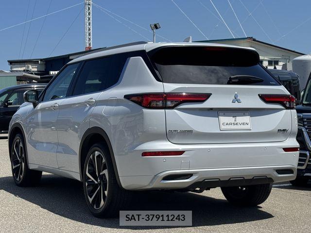 Mitsubishi OUTLANDER PHEV 2022-08 8485903-7