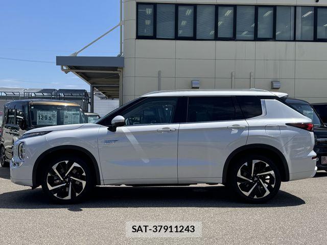 Mitsubishi OUTLANDER PHEV 2022-08 8485903-8