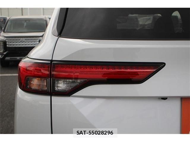 Mitsubishi OUTLANDER PHEV 2022-07 8526501-29