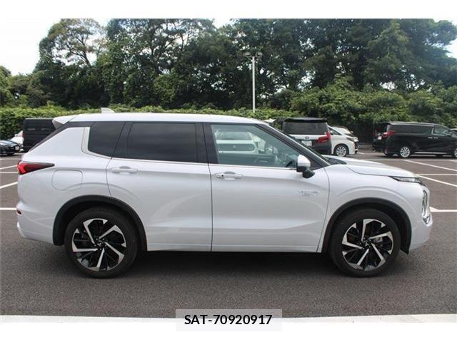Mitsubishi OUTLANDER PHEV 2022-02 8526505-11