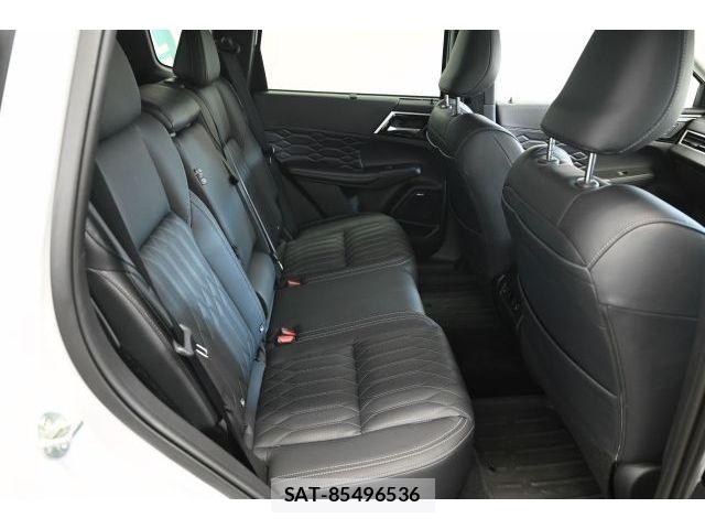 Mitsubishi OUTLANDER PHEV 2024-11 8526499-11