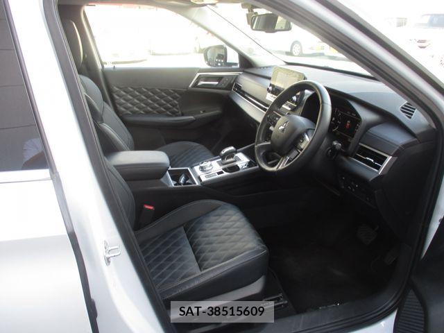 Mitsubishi OUTLANDER PHEV 2023-06 8563128-9