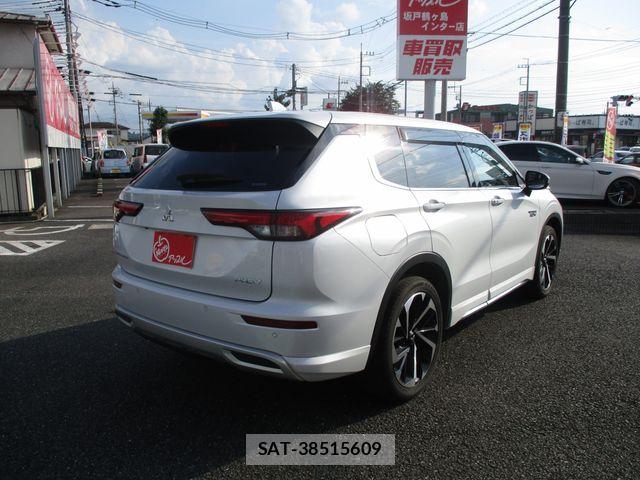 Mitsubishi OUTLANDER PHEV 2023-06 8563128-2
