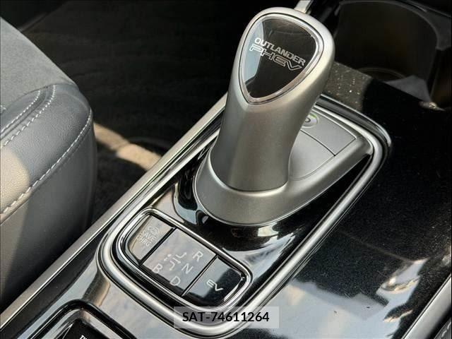 Mitsubishi OUTLANDER PHEV 2019-09 8563131-14