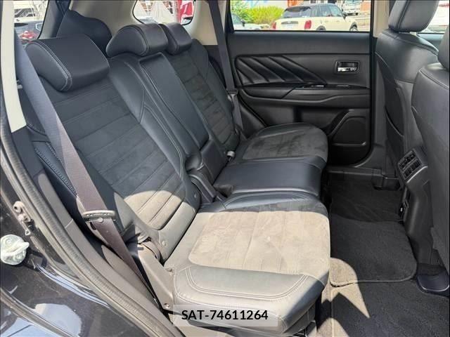 Mitsubishi OUTLANDER PHEV 2019-09 8563131-8