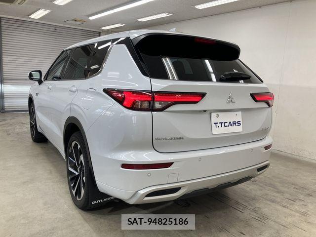 Mitsubishi OUTLANDER PHEV 2022-10 8628300-26