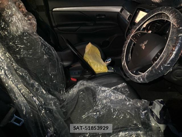 Mitsubishi OUTLANDER PHEV 2013-12 8628310-13