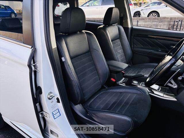 Mitsubishi OUTLANDER PHEV 2016-01 8628308-9