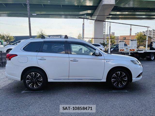 Mitsubishi OUTLANDER PHEV 2016-01 8628308-17