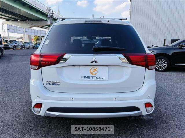 Mitsubishi OUTLANDER PHEV 2016-01 8628308-19