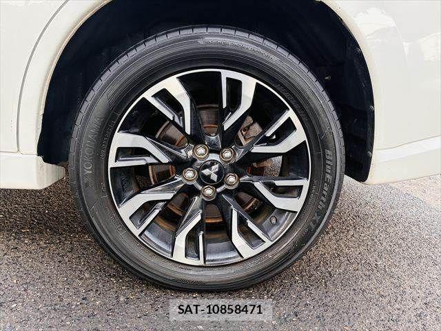 Mitsubishi OUTLANDER PHEV 2016-01 8628308-29