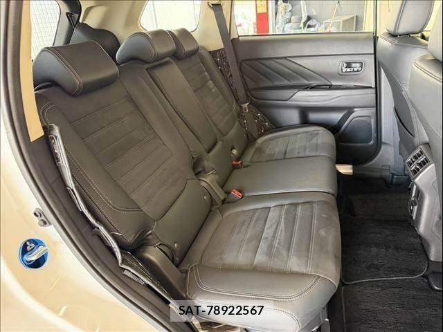 Mitsubishi OUTLANDER PHEV 2018-09 8666712-8