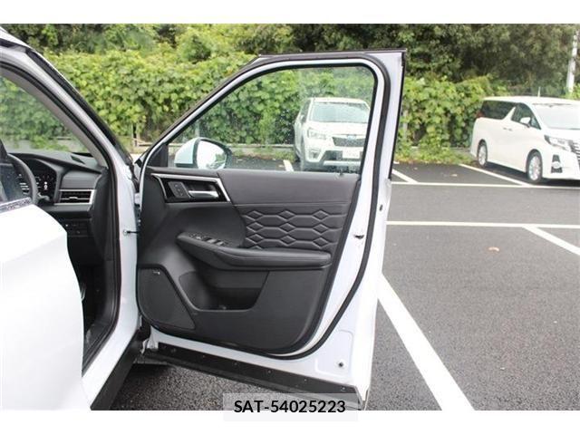 Mitsubishi OUTLANDER PHEV 2024-11 8660923-29