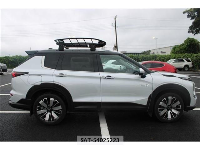 Mitsubishi OUTLANDER PHEV 2024-11 8660923-7