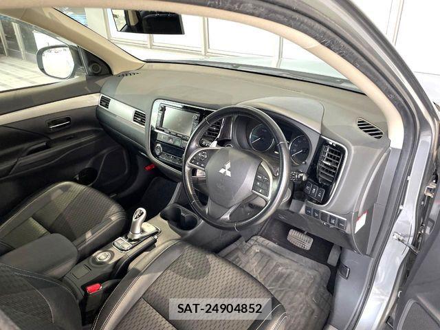 Mitsubishi OUTLANDER PHEV 2013-11 8666710-17