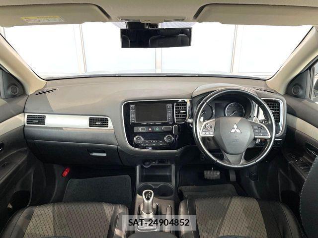 Mitsubishi OUTLANDER PHEV 2013-11 8666710-1