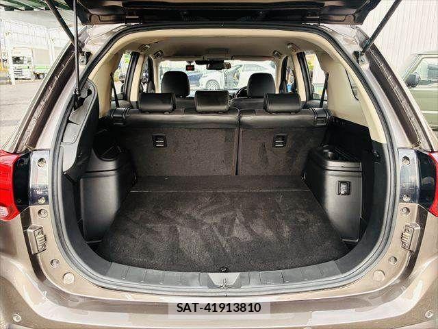 Mitsubishi OUTLANDER PHEV 2017-12 8660928-10