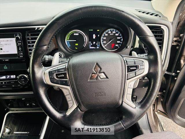 Mitsubishi OUTLANDER PHEV 2017-12 8660928-11