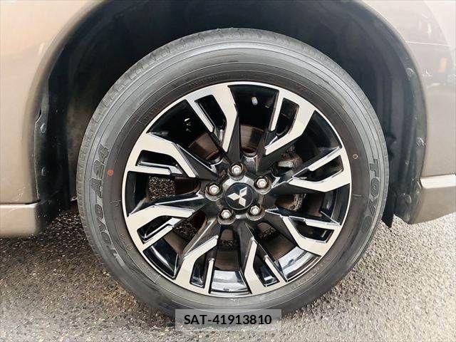 Mitsubishi OUTLANDER PHEV 2017-12 8660928-14