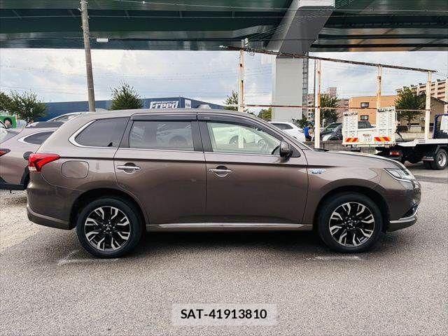 Mitsubishi OUTLANDER PHEV 2017-12 8660928-17