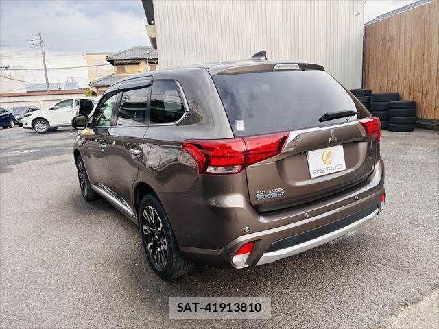 Mitsubishi OUTLANDER PHEV 2017-12 8660928-20