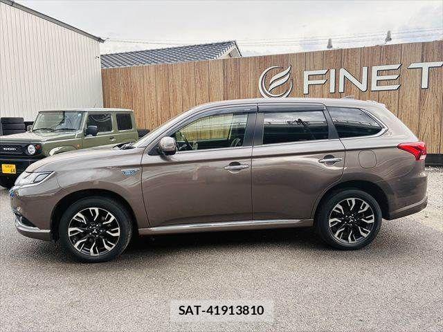 Mitsubishi OUTLANDER PHEV 2017-12 8660928-21