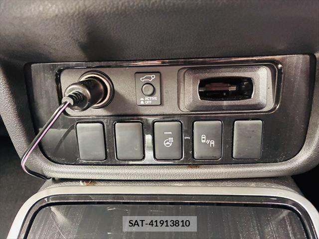 Mitsubishi OUTLANDER PHEV 2017-12 8660928-6