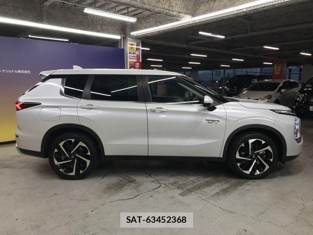 Mitsubishi OUTLANDER PHEV 2023-03 8660927-5