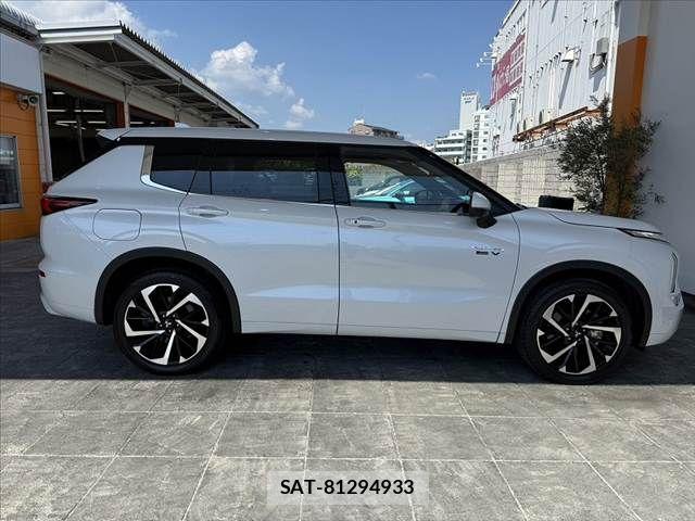 Mitsubishi OUTLANDER PHEV 2022-08 8686259-11