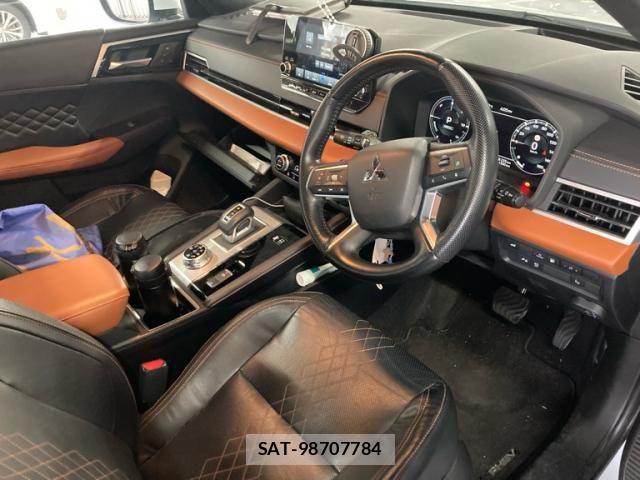 Mitsubishi OUTLANDER PHEV 2022-03 8745097-14