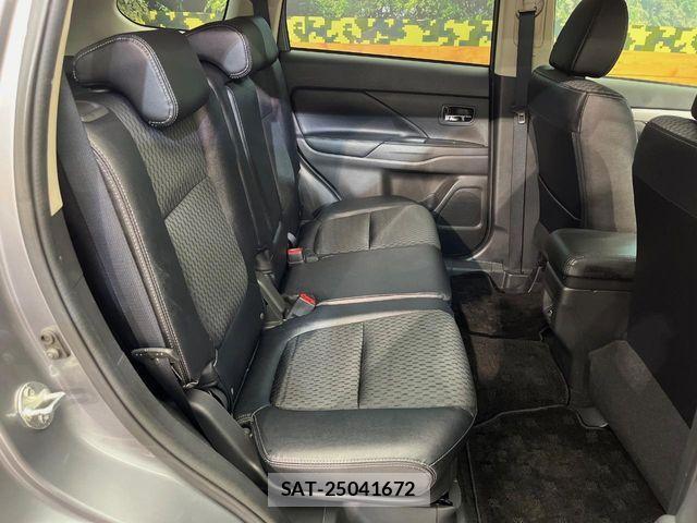 Mitsubishi OUTLANDER PHEV 2013-12 8745108-9