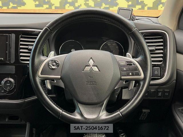 Mitsubishi OUTLANDER PHEV 2013-12 8745108-11