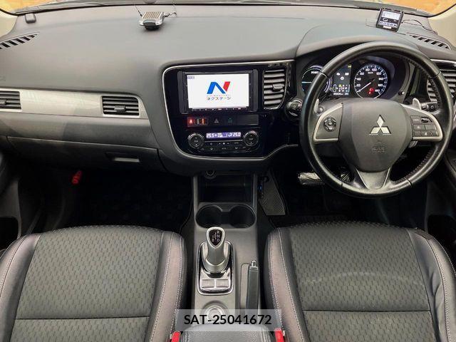 Mitsubishi OUTLANDER PHEV 2013-12 8745108-1