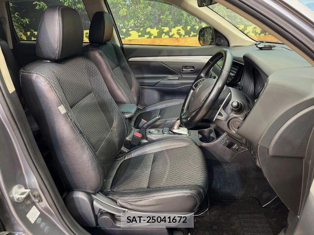Mitsubishi OUTLANDER PHEV 2013-12 8745108-8