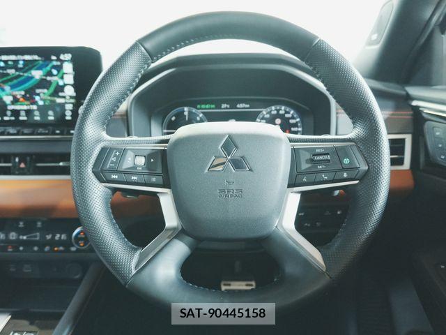Mitsubishi OUTLANDER PHEV 2022-09 8745098-12