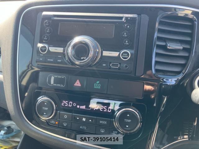 Mitsubishi OUTLANDER PHEV 2014-10 8745110-10
