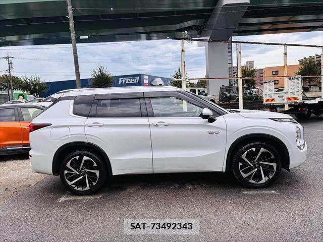 Mitsubishi OUTLANDER PHEV 2022-05 8745096-18
