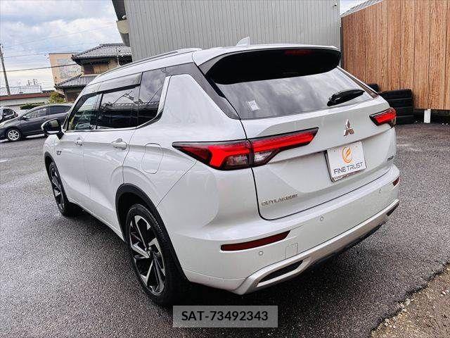 Mitsubishi OUTLANDER PHEV 2022-05 8745096-21