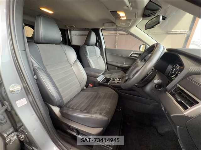 Mitsubishi OUTLANDER PHEV 2023-11 8745099-10
